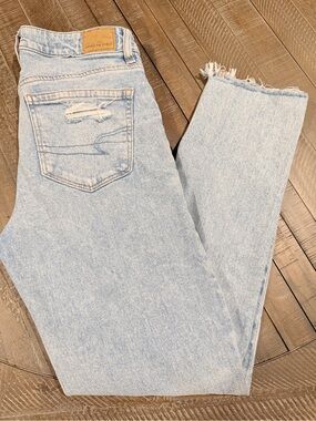 American Eagle Super Distressed Light Wash Jeans Women’s Size 2 Regular